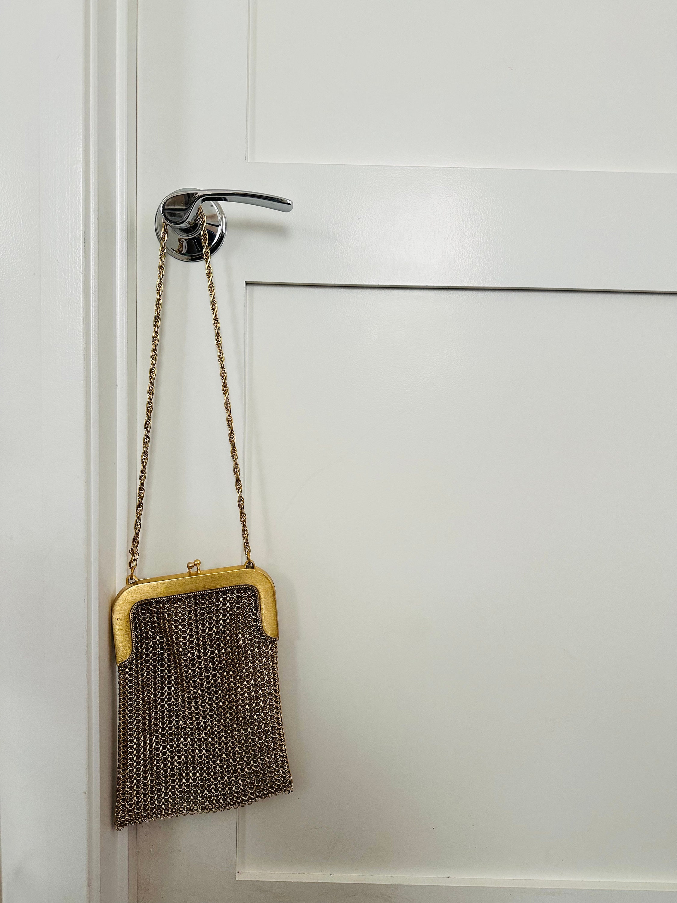 Whiting & Davis ゴールド バッグ Whiting & Davis Gold Tone Chain Mail Crossbody Bag – Vintage