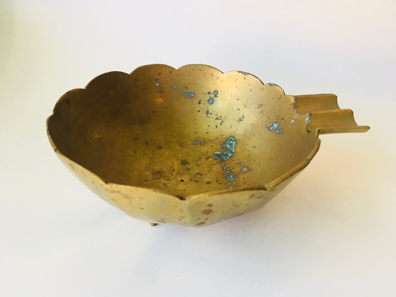 Vintage Scalloped Edge Brass AshtrayBrass AshtrayAshtrayArt Deco AshtrayTrinket DishSmall Jewelry DishScalloped Edge BowlTripod Dish