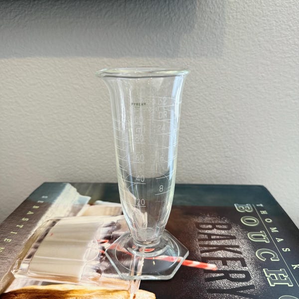 Vintage Footed Pyrex Apothecary 100 ML Beaker--Vintage Pyrex Apothecary Beaker--Pyrex DR--Footed Pyrex Graduated Cylinder Hexagonal Base