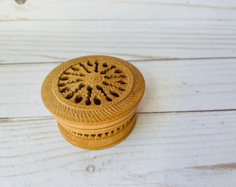 Vintage Deutsche Handarbeit Geschnitzte Holzbox--Deutsche Holz filigrane Box