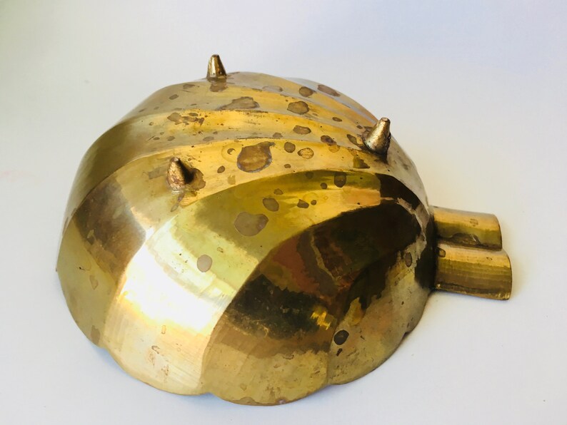 Vintage Scalloped Edge Brass AshtrayBrass AshtrayAshtrayArt Deco AshtrayTrinket DishSmall Jewelry DishScalloped Edge BowlTripod Dish