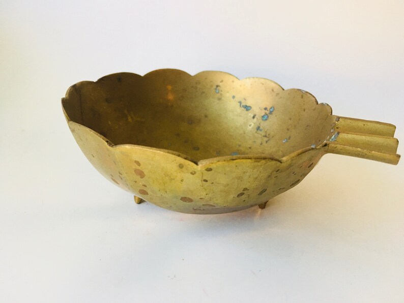 Vintage Scalloped Edge Brass AshtrayBrass AshtrayAshtrayArt Deco AshtrayTrinket DishSmall Jewelry DishScalloped Edge BowlTripod Dish