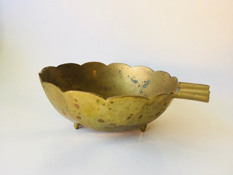 Vintage Scalloped Edge Brass AshtrayBrass AshtrayAshtrayArt Deco AshtrayTrinket DishSmall Jewelry DishScalloped Edge BowlTripod Dish
