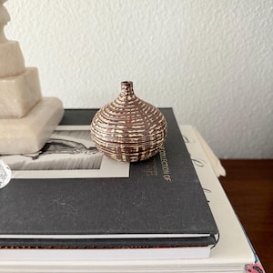 Minivas med ogräs i keramik -- Minivas med keramik -- Keramikvas -- Ogräsvas -- Texturerad keramikvas -- Minivas med keramik -- Minivas