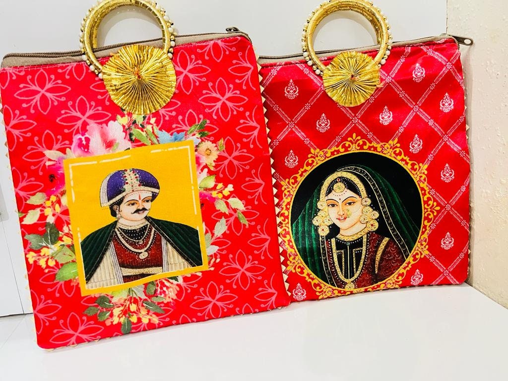 Amazon.com: Golden Pooja Thali, Diya, Spoon, Bell, Agarbatti Stand, Loti  and Chandan Vati With Luxury Velvet Box Packing And Beautiful Carry Bag  Showpiece for Home Decor (Free Diya Set of 2 pics) :
