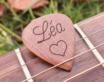 Custom wood guitar pick, personalized with a name, perfect gift for a guitarist or musician !