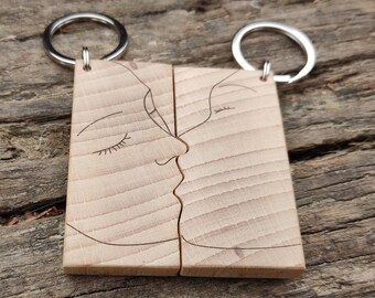Solid wood couple keychain, unique and original gift for couple, engrave your message, first names etc birthday, wedding
