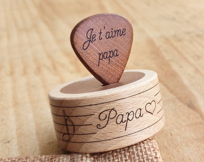 Wood Guitar pick with box, personalize gift with a name, perfect gift for a guitarist or musician !