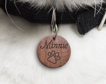 Médaille chat personnalisée bois d'acajou, noisetier, avec gravure nom et motif, médaille pour chaton unique