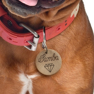 Médaille chien personnalisée bois de noisetier ou acajou, avec gravure nom et motif, médaille pour chiot unique Noisetier