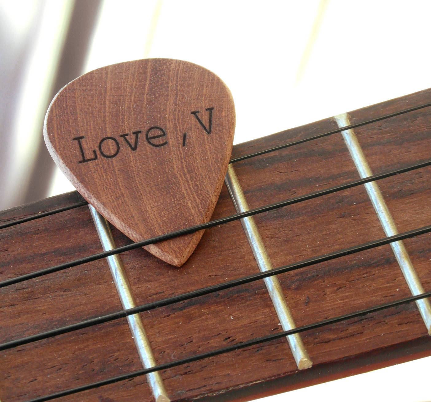 Boîte à Médiators Personnalisée En Bois - Avec 3 Médiators Bois Et Support - Cadeau Idéal Pour Guitariste (papa, Mari, Ami) - 9