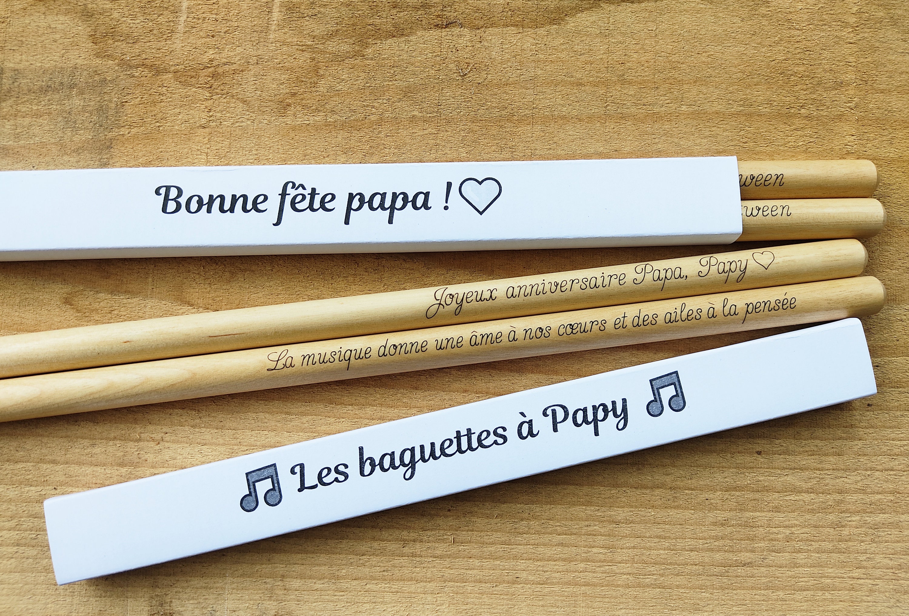 Baguettes batterie personnalisées et étui, offrez un magnifique cadeau,  unique et gravé avec votre texte prénoms, phrases  -  France