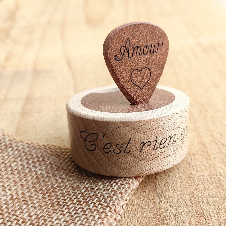 Wood Guitar pick with box, personalize gift with a name, perfect gift for a guitarist or musician image 1