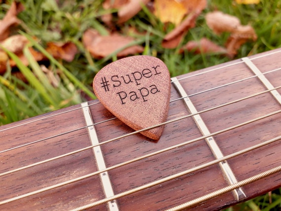 Púa personalizada de guitarra madera de caoba con - Etsy España