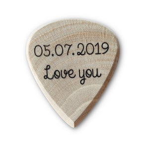 Custom wood guitar pick, personalized with a name, perfect gift for a guitarist or musician !