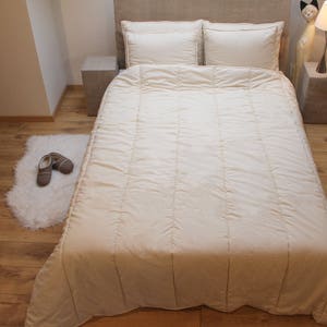 King Comforter Winter thickness, natural wool filled / extra warm wool duvet. image 1