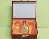 Set of Agate Snuff Bottle 215 with Red Box, Velvet Pouch, Topped Attached Copper Spoon and Funnel