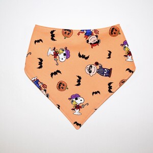 ピーナッツ ハロウィン、リバーシブル ドッグ バンダナ、スナップ留めバンダナ