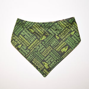 Camping/Camo, Wendehalstuch für Hunde, Snap-Verschluss Bandana