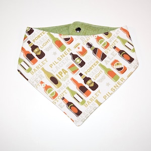 Flaschen Gebräu, Bier / Cross Hatch, Wendehalstuch für Hunde, Schnappverschluss-Bandana