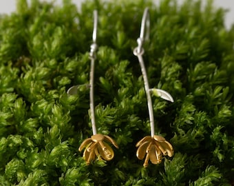 Buttercup dangly earrings