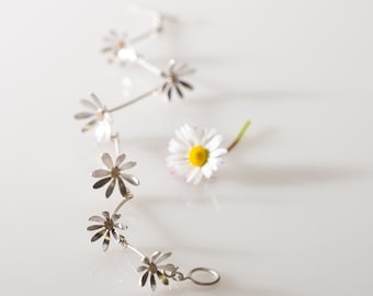 Daisy chain bracelet