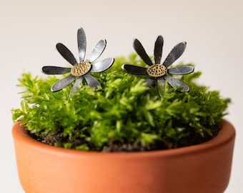 Daisy earrings no gold satin brass centres