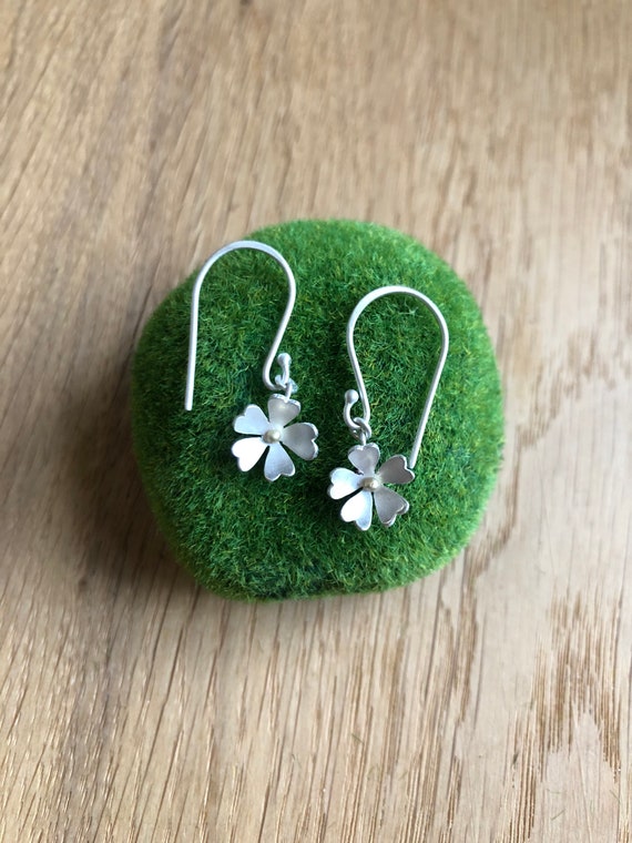 Dangly Primrose earrings
