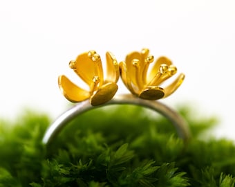 Buttercup ring with double flower