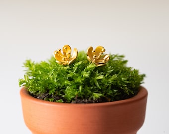 Buttercup stud earrings