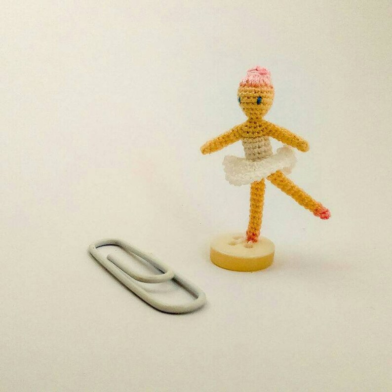 Micro amigurumi ballet. Miniature crochet doll Micro crochet ballet dancer doll Micro amigurumi doll Ballet Dancer Doll on a button