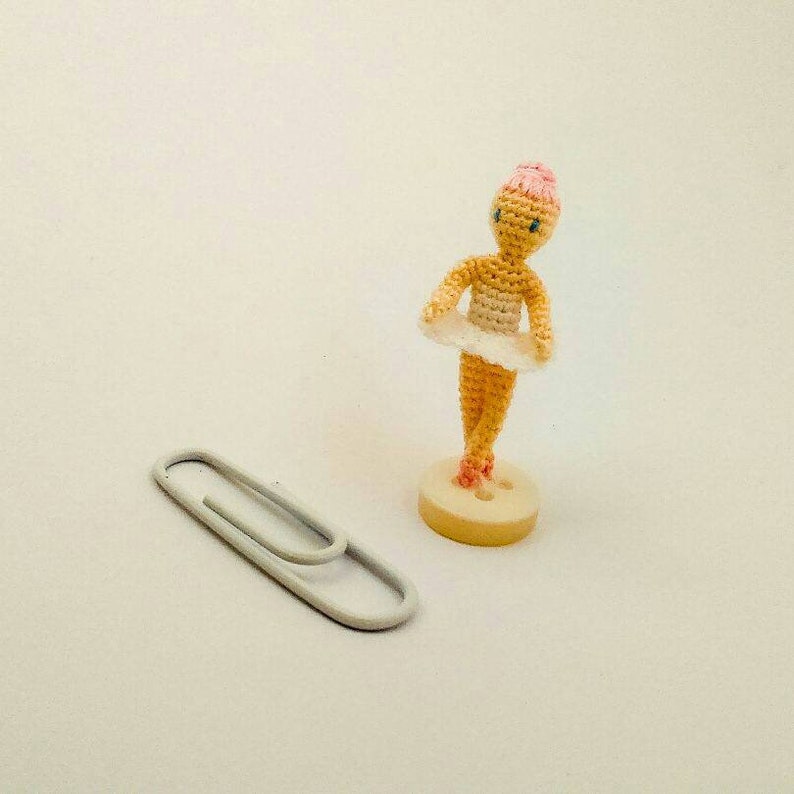 Micro amigurumi ballet. Miniature crochet doll Micro crochet ballet dancer doll Micro amigurumi doll Ballet Dancer Doll on a button