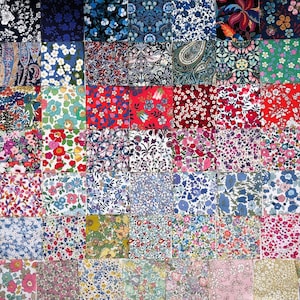 Könnte beinhalten: Ein Patchwork-Deckenstück mit verschiedenen Blumenmustern in Blau-, Rot-, Grün- und Weißtönen. Die Decke besteht aus kleinen Quadraten, jedes mit einem anderen Design.