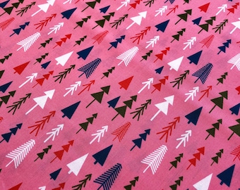 Christmas Tree Holiday Fabric, 100% katoenen quiltstof door de dikke kwart/halve meter/meter, home decor stof roze Dashwood UK