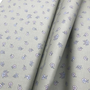 Flower Show Hampton Sprig Pebble - Liberty Fabrics - PER QUARTER METRE Flower Show Hampton Sprig Pebble - Liberty Fabrics - PER QUARTER METRE