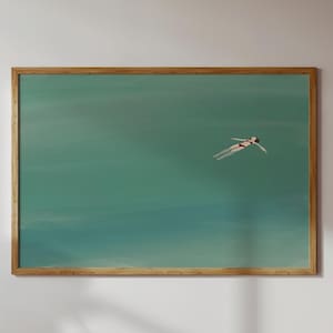 Chica flotando en la piscina / Arte mural de piscina horizontal / Impresión de piscina de verano Arte minimalista de casa de playa Opción de impresión de arte físico sin marco