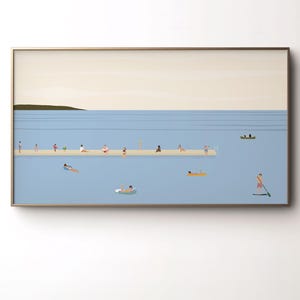 Puede incluir: Una impresión artística enmarcada que representa una escena de playa serena. La obra presenta un océano azul claro con un muelle y varias personas disfrutando del agua. Una pequeña isla es visible en la distancia, y el cielo es de color crema pálido.