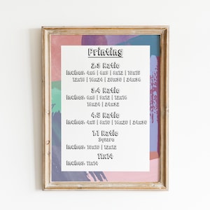 K&ouml;nnte beinhalten: Ein gerahmter Druck mit einem abstrakten Hintergrund in Rosa, Gr&uuml;n und Blau. Der Druck listet verschiedene Druckverh&auml;ltnisse und die entsprechenden Zollma&szlig;e f&uuml;r jedes Verh&auml;ltnis auf. Der Text lautet "Printing", "2.8 Ratio", "Inches: 4x6 | 6x8 | 8x12 | 10x15 | 12x16 | 16x24 | 20x30 | 24x36", "3.4 Ratio", "Inches: 6x8 | 8x12 | 12x16 | 16x24 | 24x32", "4.5 Ratio", "Inches: 4x6 | 6x10 | 16x20 | 24x30", "1.1 Ratio", "Square", "Inches: 10x10 | 12x12 | 11x14", "Inches: 11x14".