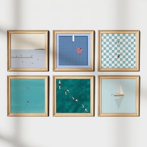 K&ouml;nnte beinhalten: Sechs gerahmte Illustrationen eines Schwimmbads, einer Strandszene und eines Segelboots. Die Illustrationen sind in einem hellblauen, t&uuml;rkisfarbenen und wei&szlig;en Farbschema gehalten.