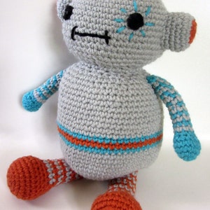 Crochet Stuffed Robot Amigurumi, stuffed robot, amigurumi animals, baby gift, stuffed animals, baby gift for boys, toddler gift, boy toddler image 5