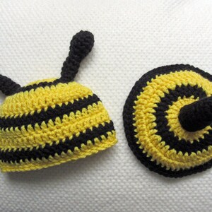 Crochet Bumble Bee Hat and Tushie Cover, crochet baby hat, baby gift set, newborn photo prop, baby hat, bumble bee baby shower, bee baby