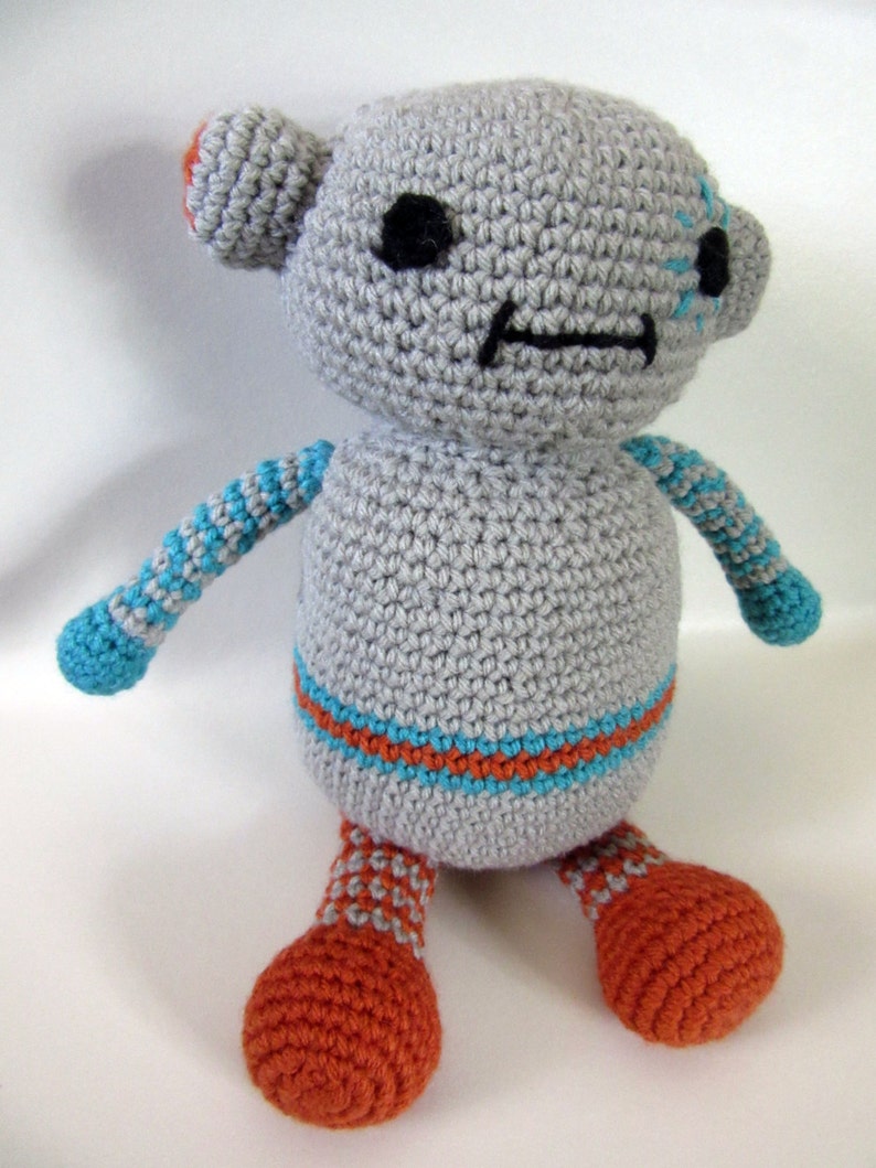 Crochet Stuffed Robot Amigurumi, stuffed robot, amigurumi animals, baby gift, stuffed animals, baby gift for boys, toddler gift, boy toddler image 3
