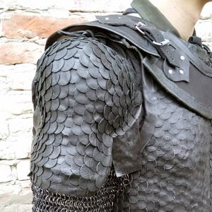 Black leather scale chestplate with pauldrons, chainmail  and gambeson