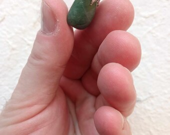 1 pc tumbled  Aventurine pendulum, necklace, charm - tool for witchcraft - perfect for witches, pagans and wiccans
