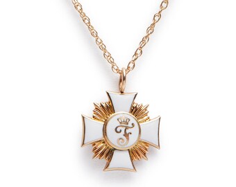Colgante de cruz de Malta de oro de 18 quilates y esmalte antiguo