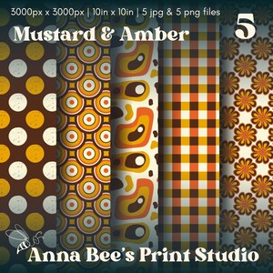 Può includere: Una stampa d'arte digitale con cinque motivi retrò in giallo senape, ambra e marrone. I motivi includono pois, cerchi, forme astratte, un motivo a scacchi e motivi floreali. Il testo "Mustard & Amber" e "Anna Bee's Print Studio" è visibile.