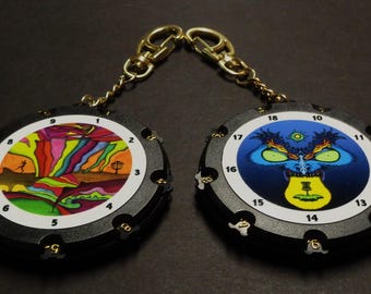 Nueva etiqueta para bolsa de Disc Golf 1 Scorekeeper. Borde blanco. Incluye 2 diseños artísticos de Disc Golf.