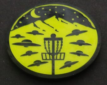 Disc Golf UFO Anstecknadel. 5. Leuchtet im Dunkeln.
