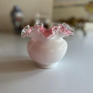 Vintage Fenton Silvercrest Rosa und Weiß Rüschenrand Vase