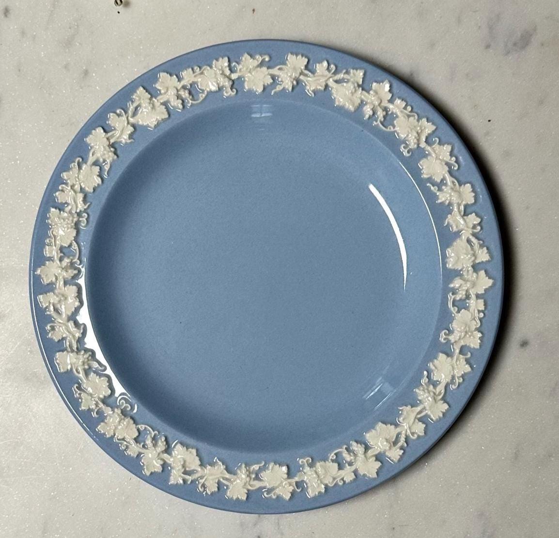 ヴィンテージ ウェッジウッド ブルーエンボス加工 クイーンズウェア